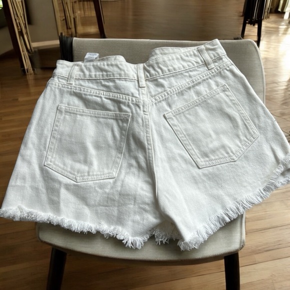 NWOT WHITE DENIM SHORTS - Picture 2 of 3